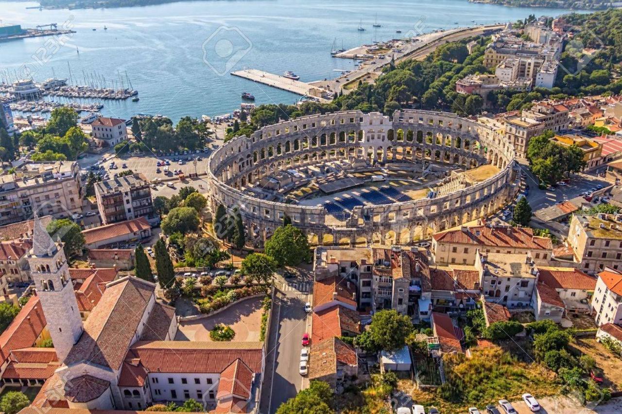 Domus Maximus Apartman Póla Kültér fotó